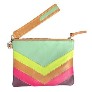ili New York Wristlet